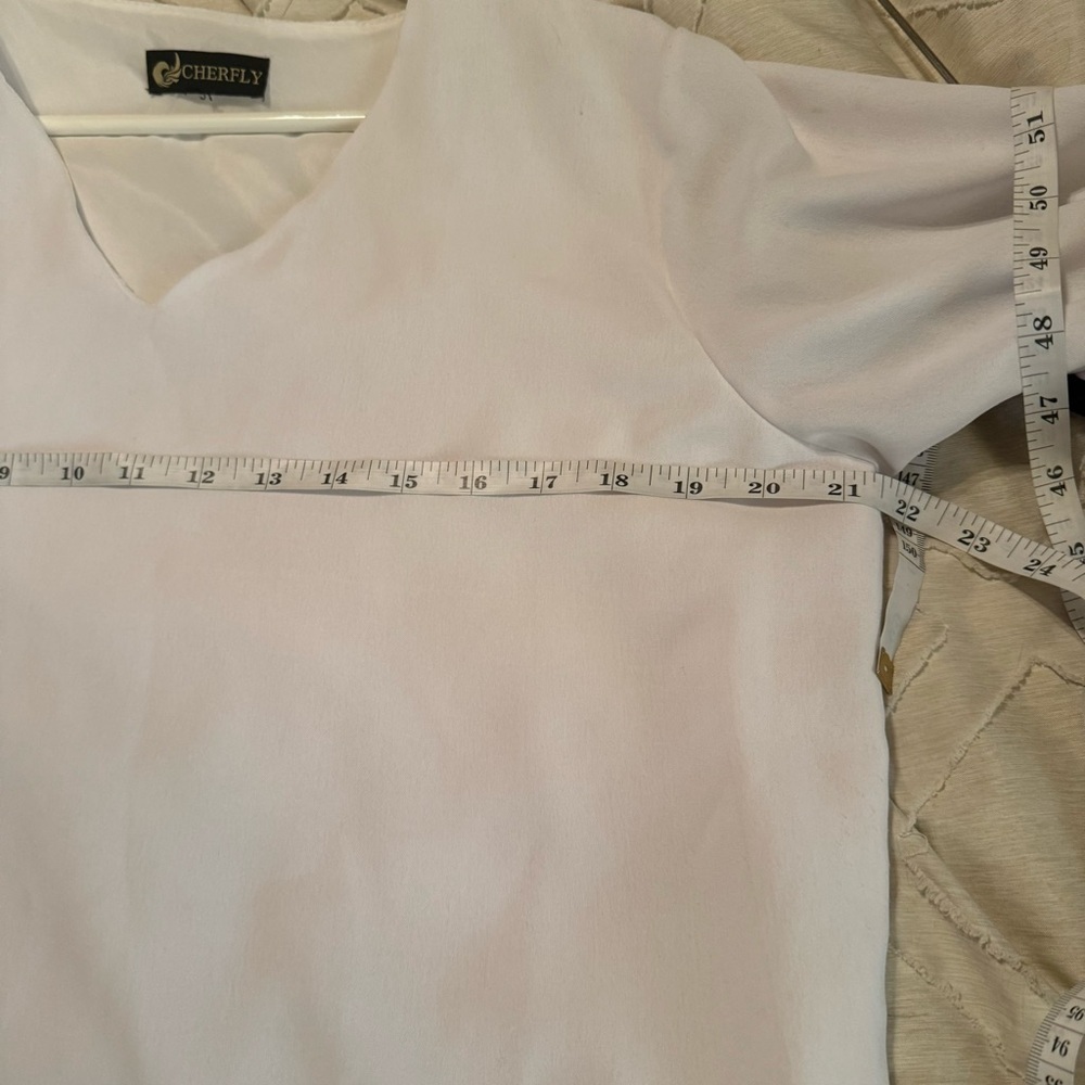 NWOT v neck 3/4 sleeve flutter sleeve white cocktail dress - Picture 5 of 6
